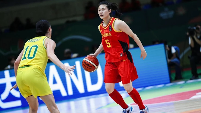  中国女篮热身赛，大比分击败澳大利亚练兵