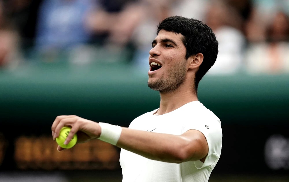  穆雷草地王者归来，温网捧杯泪洒赛场