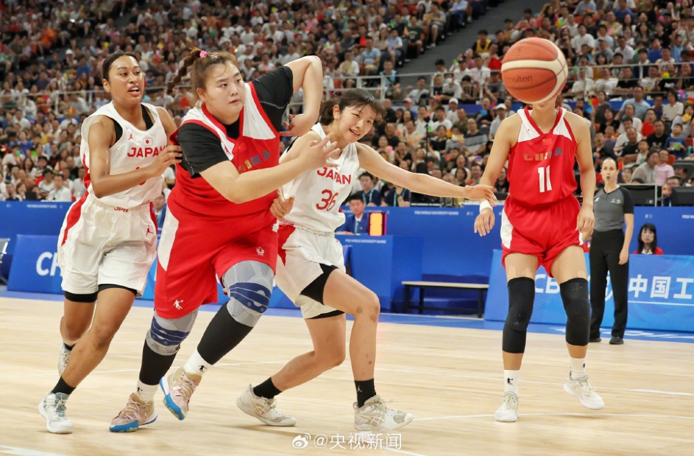  女篮姑娘们勇夺联赛冠军创佳绩