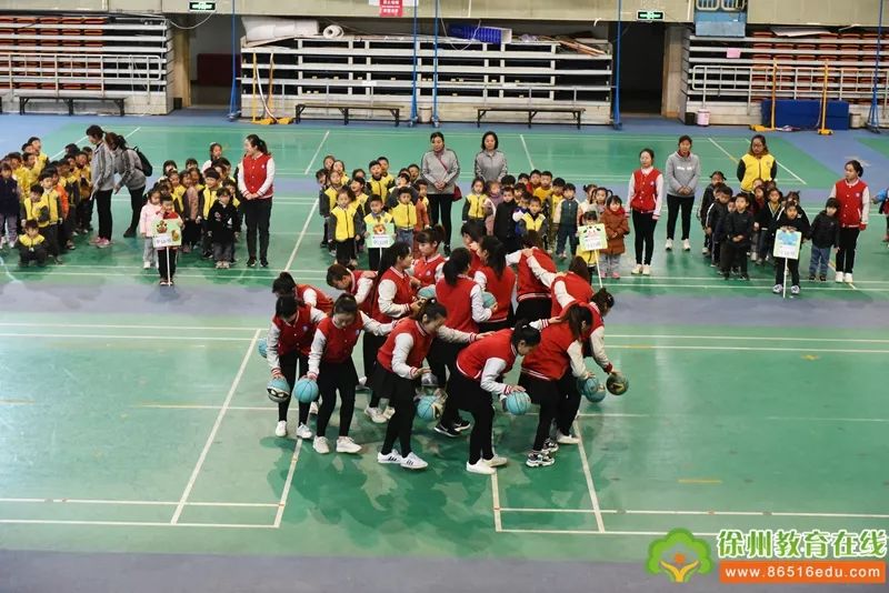  篮球公益行动开展，山区孩子收获梦想球鞋