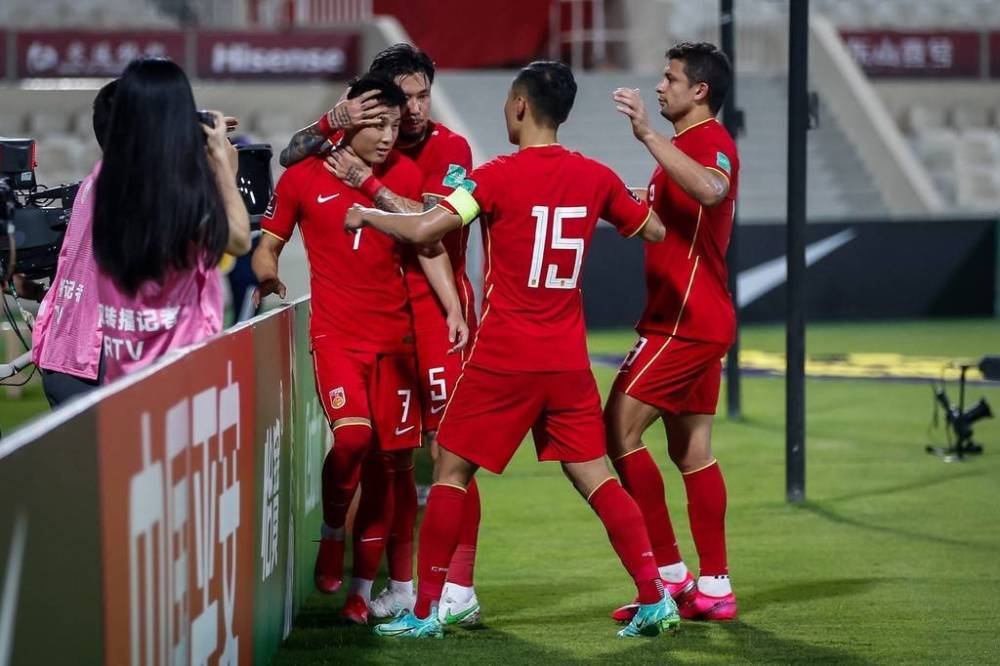  亚洲新星闪耀赛场斩获关键三分