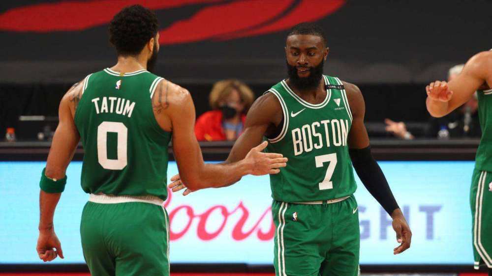  塔图姆末节爆发绿军加时险胜雄鹿