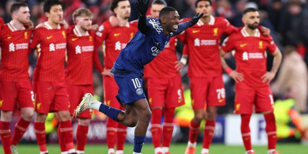  网坛常青树费德勒复出，慈善表演赛筹款破纪录