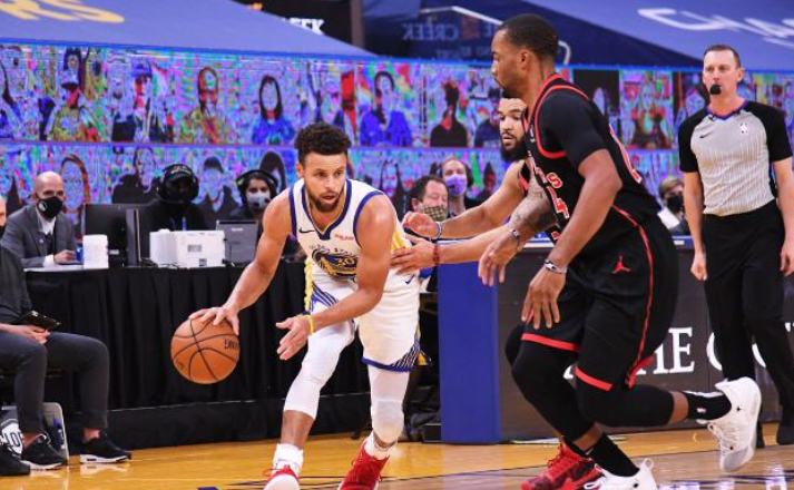  勇士库里三分如雨浇灭火箭反击