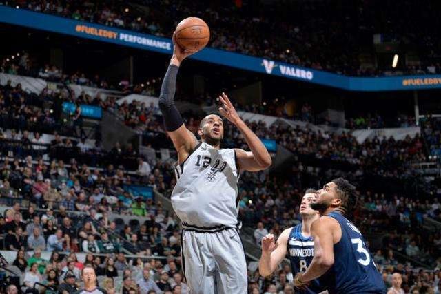  森林狼全队六人上双，集体篮球击败雷霆队