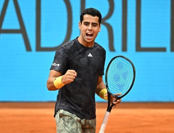  拉杜卡努复出首秀虽败犹显复苏迹象